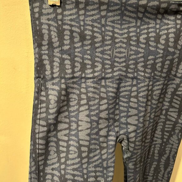 Spanx Look at Me Now Seamless Cropped Leggings Small - Picture 5 of 6